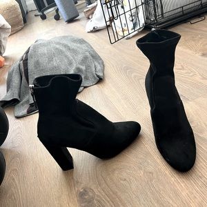 Steve Madden black suede boots. Pointed toe, suede, 4 inch heel